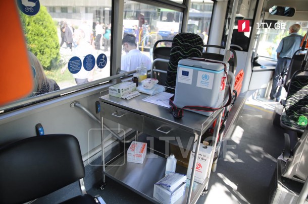 თბილისში, სამგზავრო ავტობუსებში ვაქცინაციის სივრცე მოეწყო